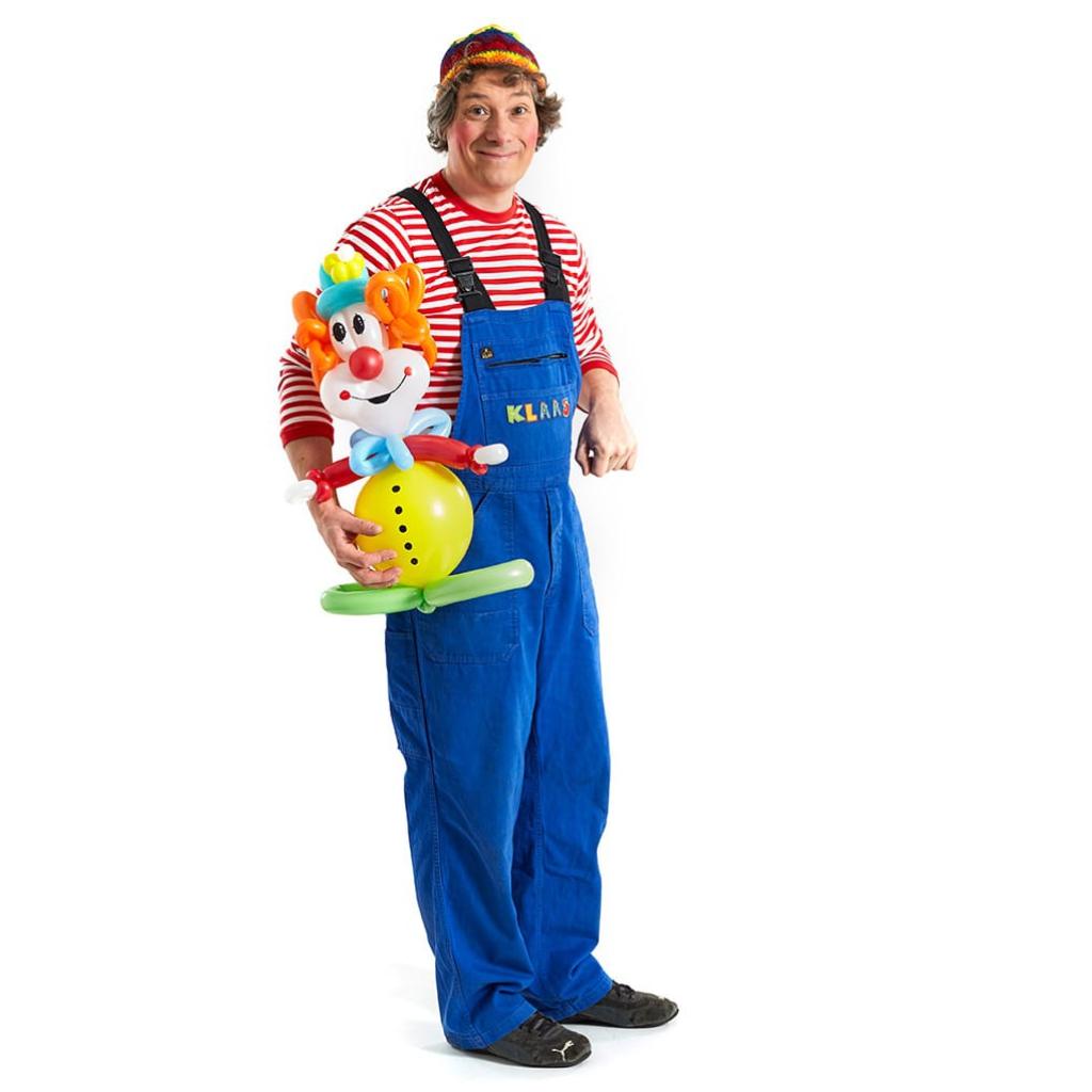 De vrolijke en clowneske ballonartiest Klaas Klungel maakt unieke balloncreaties